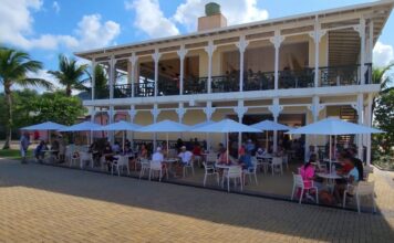 Amber Cove Coco Cana Restaurant Coco Cana bar restaurant at Amber Cove port.