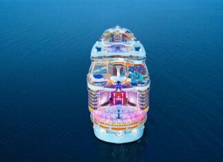 Wonder of the Seas rear view of the ship