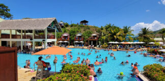 Amber Cove Coco Caña Pool Lounge Amber Cove Coco Caña Pool Lounge