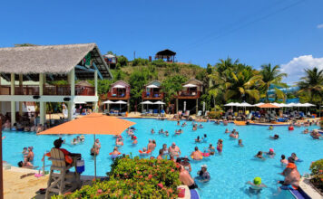 Amber Cove Coco Caña Pool Lounge Amber Cove Coco Caña Pool Lounge