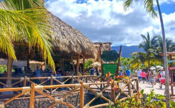 Taino Bay Mojito Bar Mojito bar at Taino Bay port, Puerto Plata DR