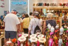 Amber Cove Turquesa Shop Customers in a busy day at Turquesa shop