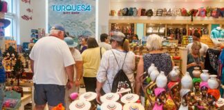 Amber Cove Turquesa Shop Customers in a busy day at Turquesa shop