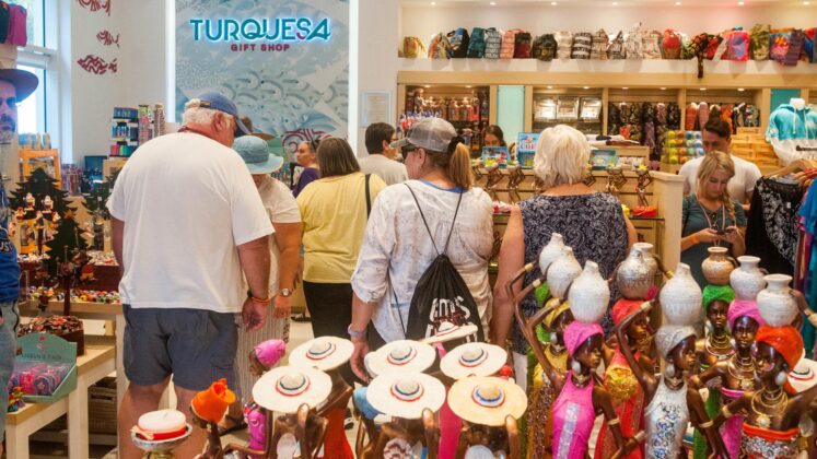 Customers in a busy day at Turquesa shop